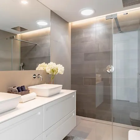Nido Modern 4 Bed With Sea Views אסטפונה
