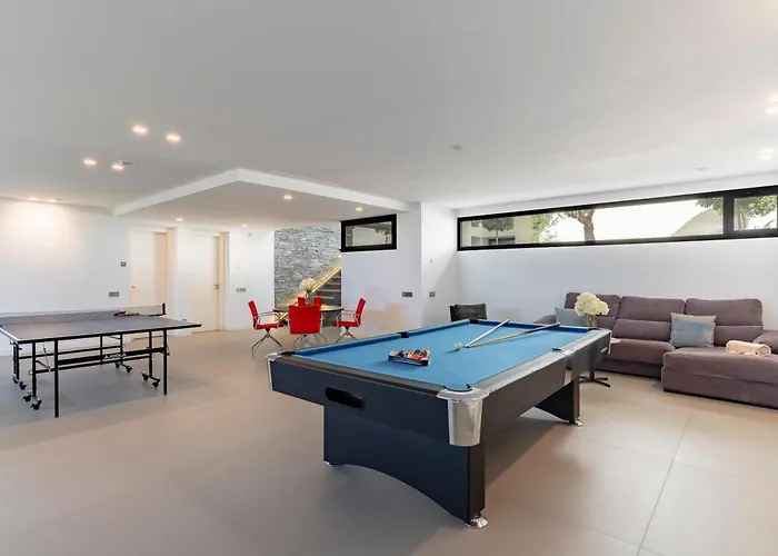 Nido Modern 4 Bed With Sea Views *