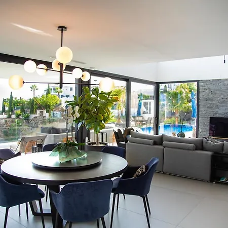 Nido Modern 4 Bed With Sea Views *