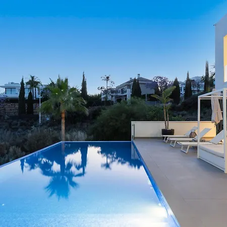 Nido Modern 4 Bed With Sea Views *