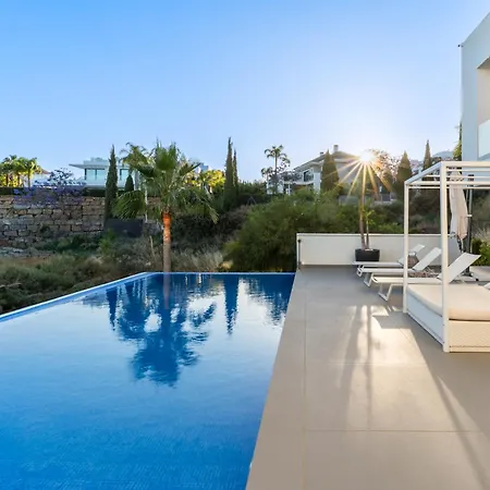 Nido Modern 4 Bed With Sea Views