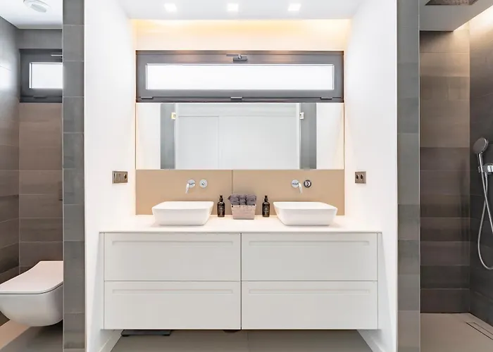 Nido Modern 4 Bed With Sea Views فيلة إِستيبونا