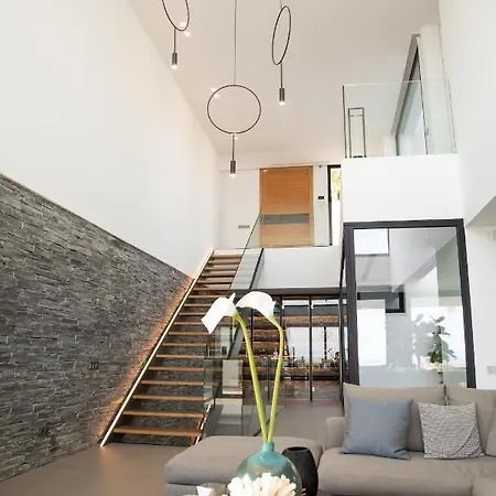 Nido Modern 4 Bed With Sea Views *