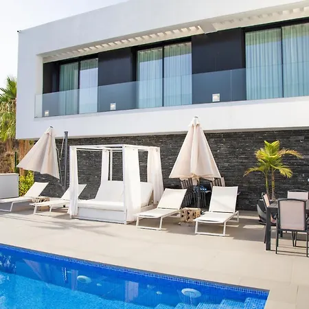 Nido Modern 4 Bed With Sea Views Villa
